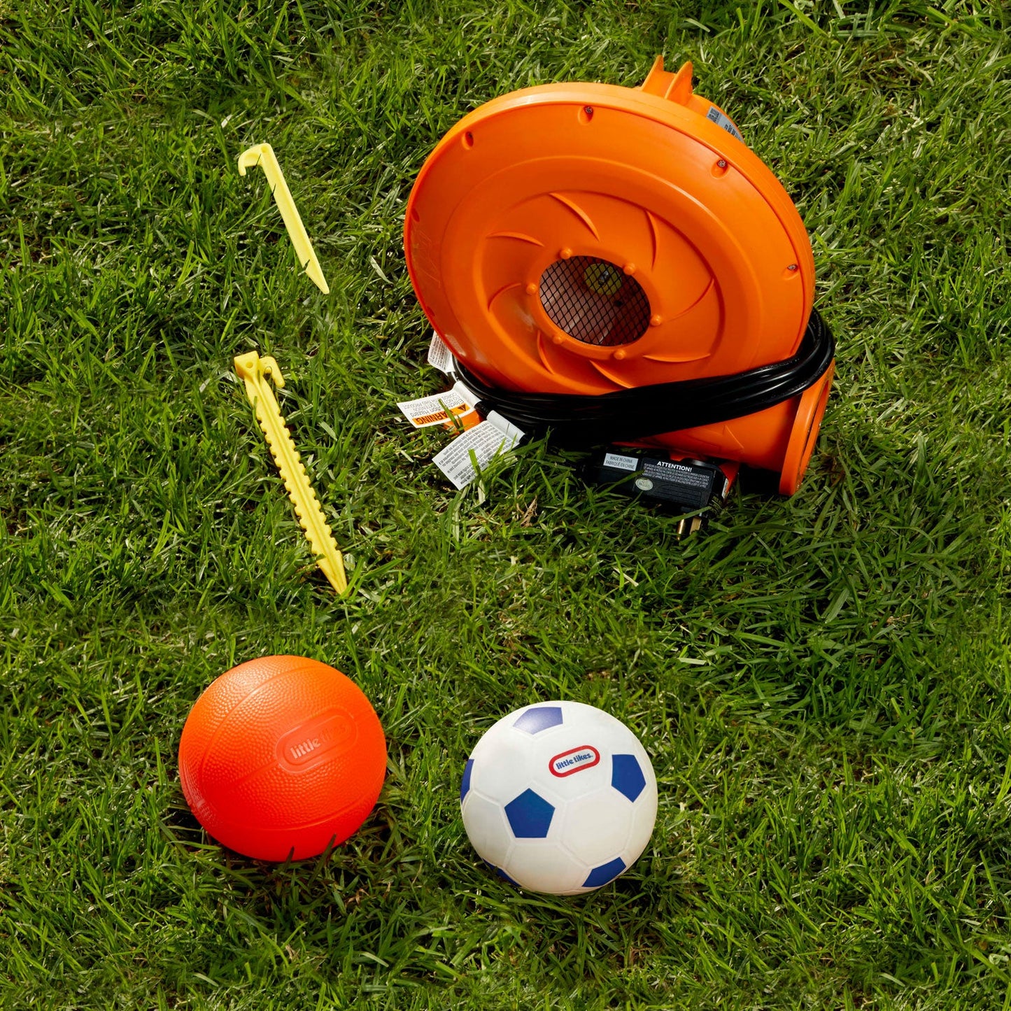 Little Tikes Huge Backyard Soccer & Basketball Court | Editor's Choice